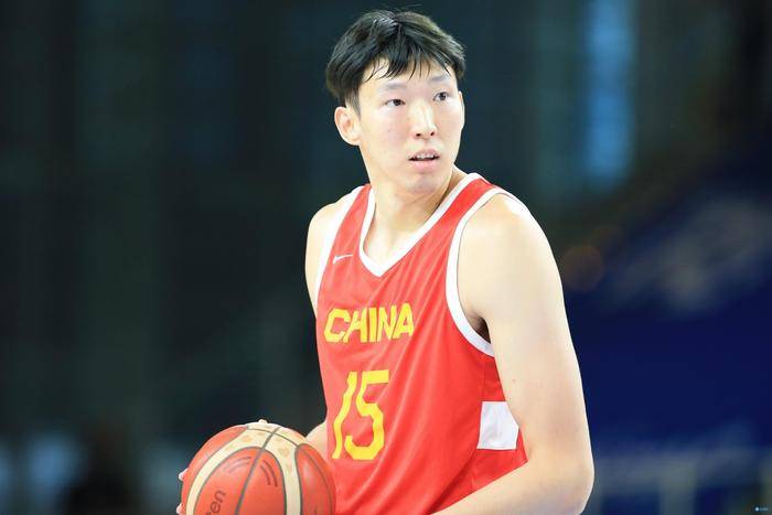 钱红艳说：照顾他们爷俩，你就更不合适了，他俩现在瘫痪在床，你连给他们翻身的力气都没有，留下来有什么用？说着，钱红艳看向萧薇薇，开口道：薇薇，要不你留下照顾你爸和你哥，我跟你奶奶出去找工作。
